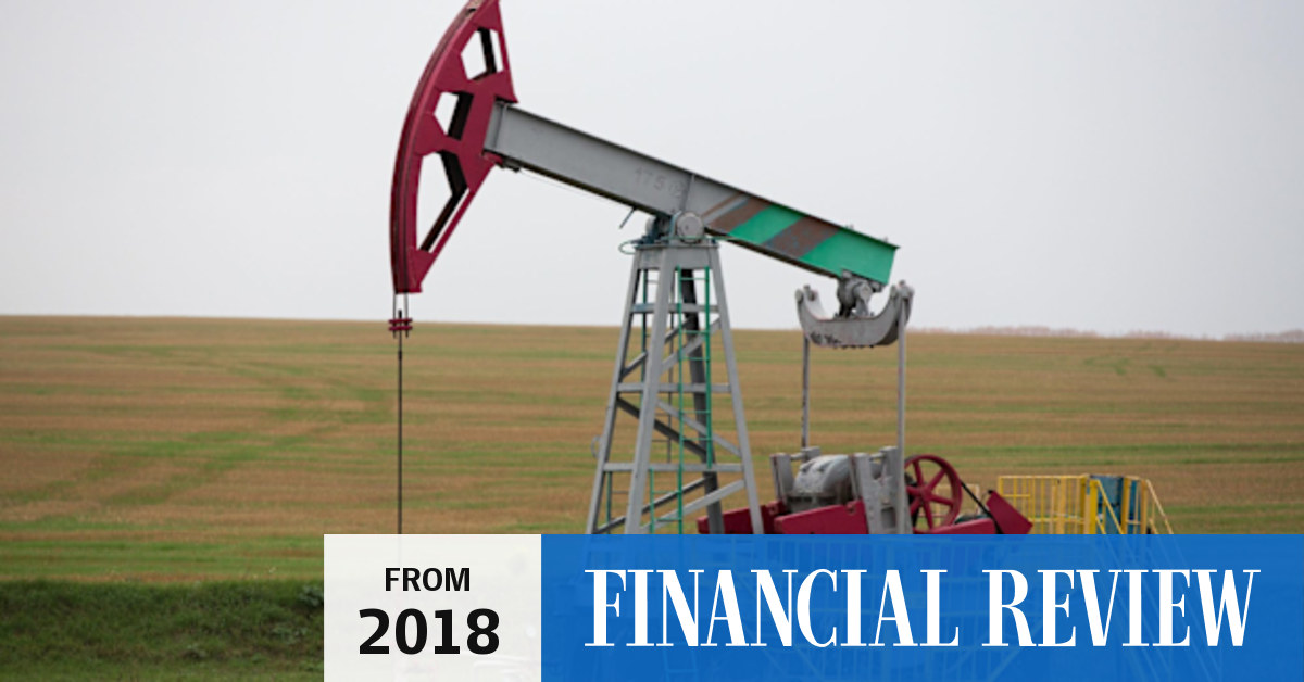 Oil lifts, then eases as pipelines restart, US output soars